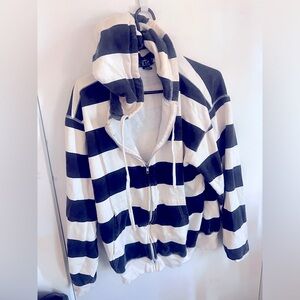 American rag size L zip up hoody. Comfy fit. Stripes.